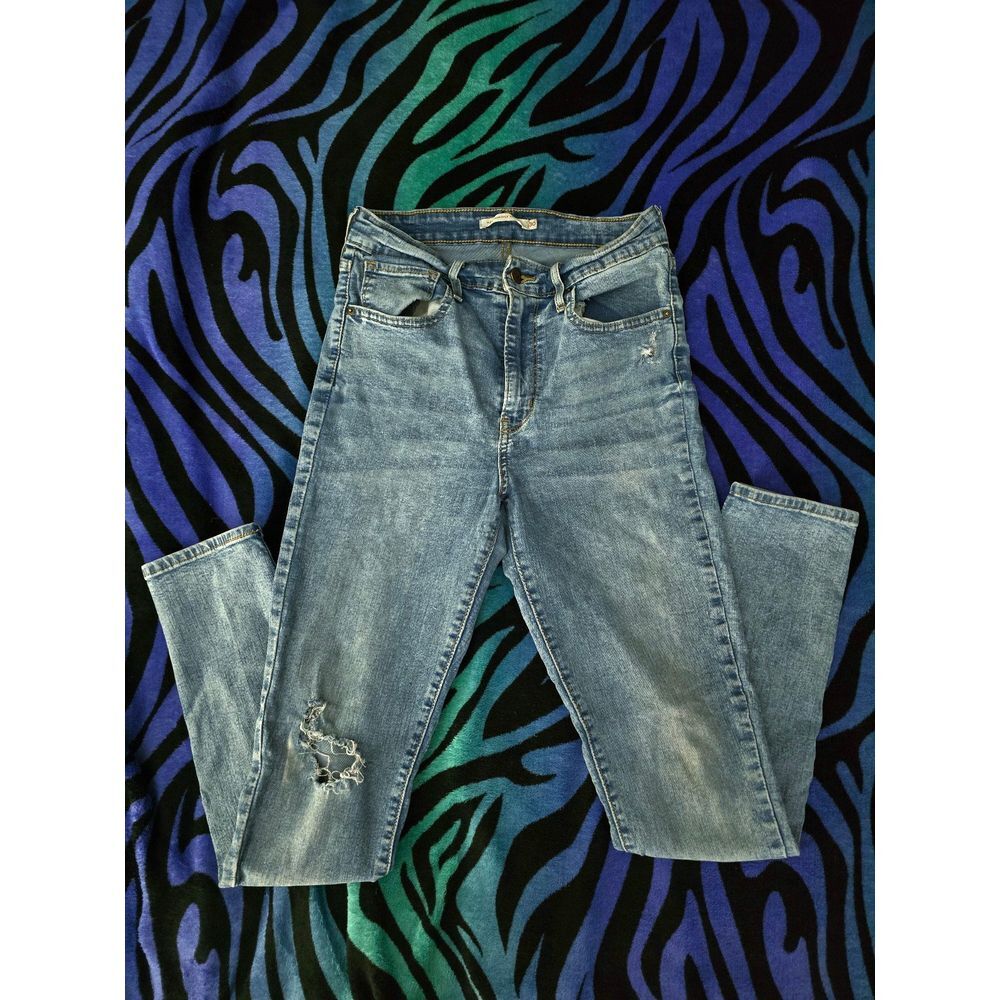 EUC Women's Levis 721 High-Rise Distressed Skinny Jeans Size 30